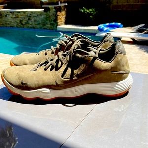 Men’s Nike every day shoe ov1